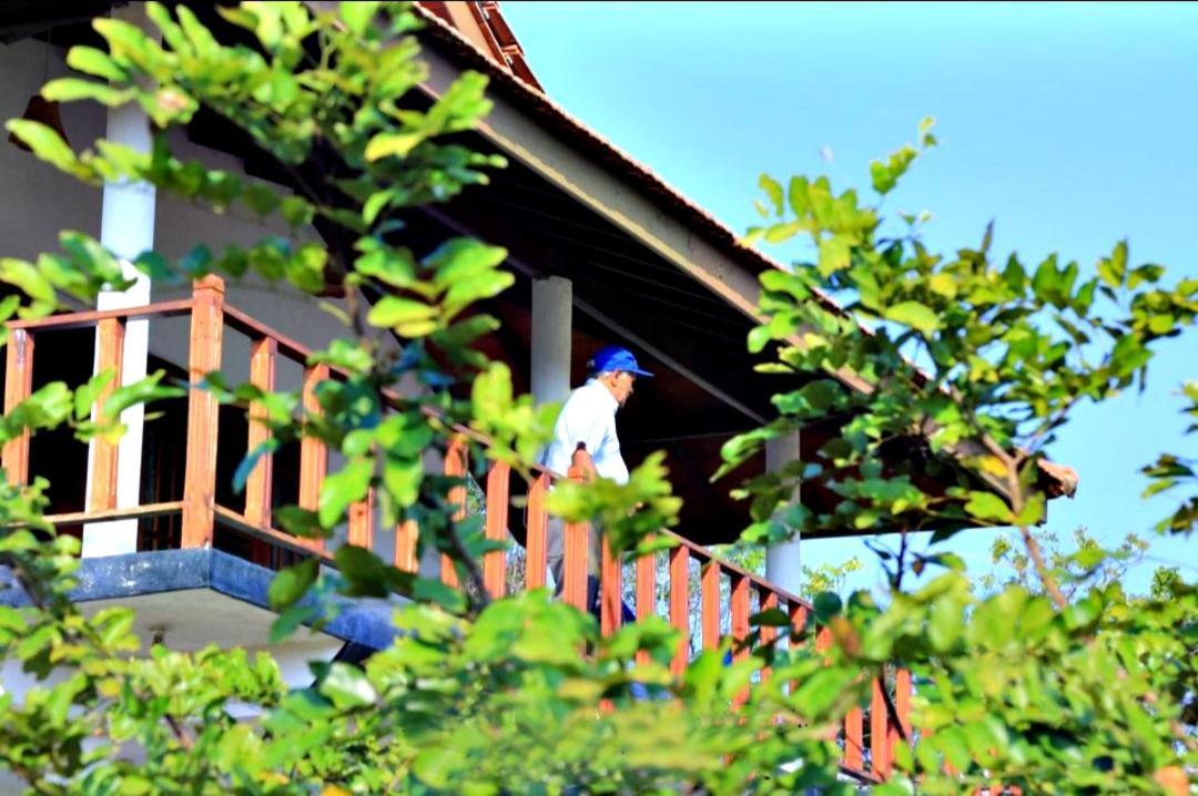 Pearl Cave Cabanas & Resturant 탕갈레 외부 사진