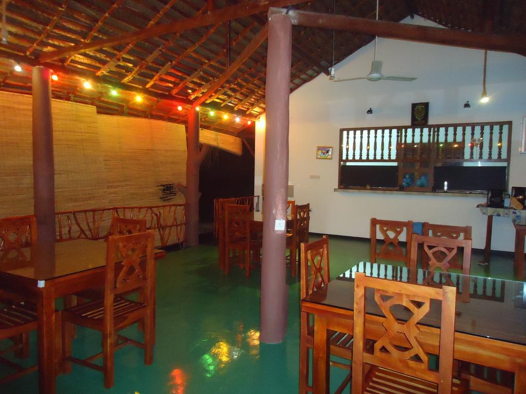 Pearl Cave Cabanas & Resturant 탕갈레 외부 사진