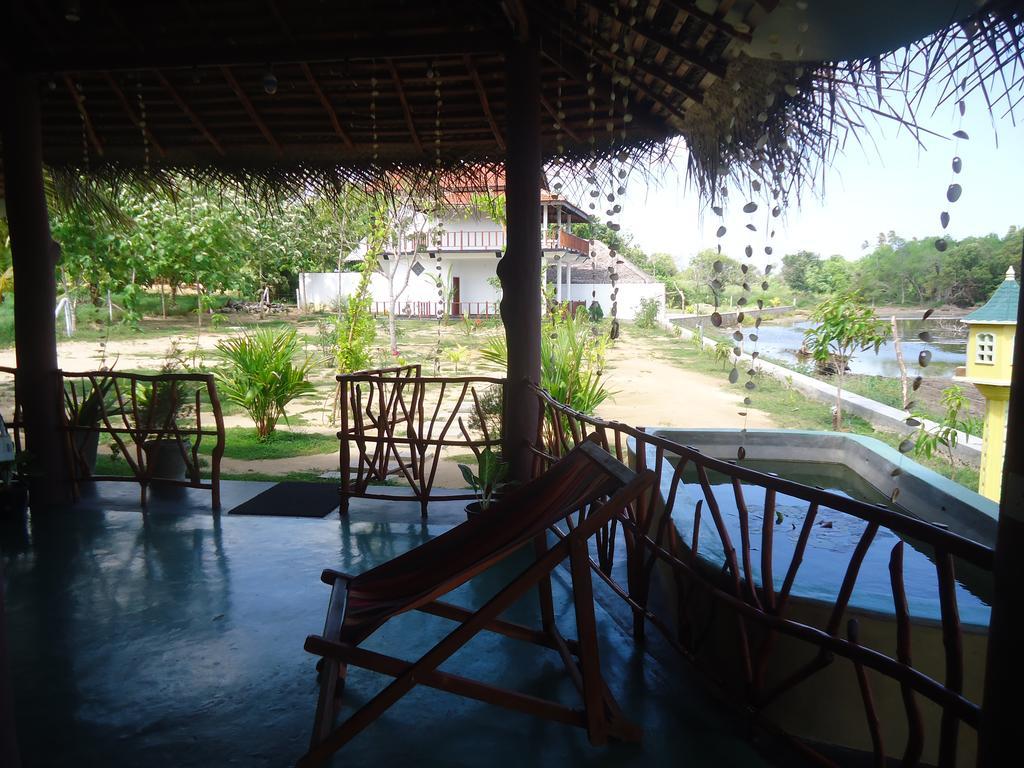 Pearl Cave Cabanas & Resturant 탕갈레 외부 사진